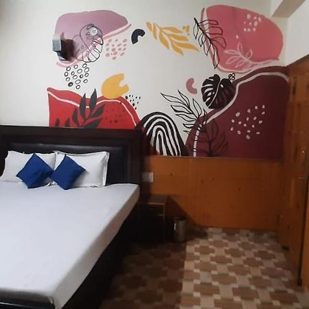 Throttle Shrottle Moto Hostel مايالي المظهر الخارجي الصورة