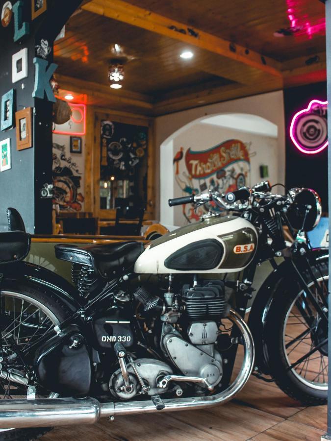 Throttle Shrottle Moto Hostel مايالي المظهر الخارجي الصورة