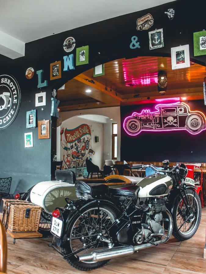 Throttle Shrottle Moto Hostel مايالي المظهر الخارجي الصورة